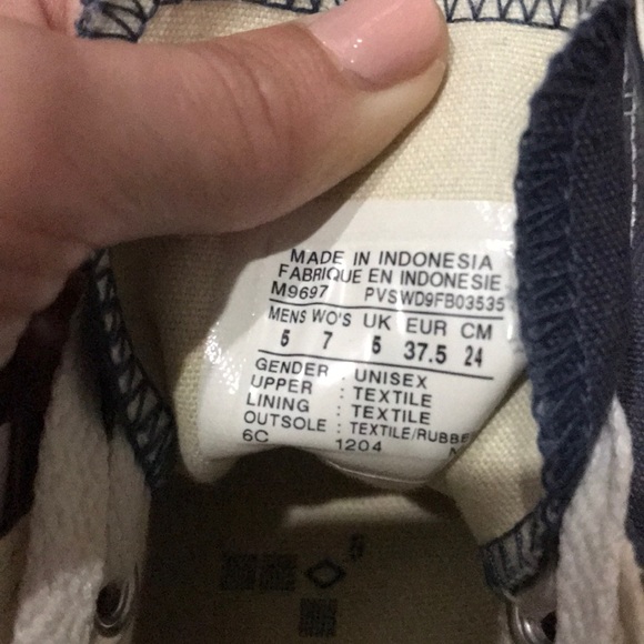 Navy Low Rise Converse - Picture 4 of 4